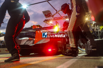 2023-06-10 - 45 KURTZ George (usa), ALLEN James (aus), BRAUN Colin (usa), Algarve Pro Racing, Oreca 07 - Gibson, action pitlane at night during the 24 Hours of Le Mans 2023 on the Circuit des 24 Heures du Mans from June 10 to 11, 2023 in Le Mans, France - AUTO - LE MANS 2023 - PART 2 - ENDURANCE - MOTORS