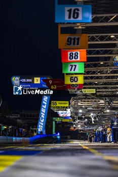 2023-06-10 - illustration, pitlane by night during the 24 Hours of Le Mans 2023 on the Circuit des 24 Heures du Mans from June 10 to 11, 2023 in Le Mans, France - AUTO - LE MANS 2023 - PART 2 - ENDURANCE - MOTORS