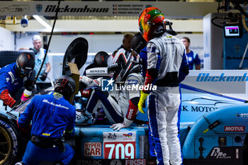 2023-06-11 - 709 MAILLEUX Franck (fra), BERTHON Nathanel (fra), GUTIERREZ Esteban (mex), Glickenhaus Racing, Glickenhaus 007, pitlane during the 24 Hours of Le Mans 2023 on the Circuit des 24 Heures du Mans from June 10 to 11, 2023 in Le Mans, France - AUTO - LE MANS 2023 - PART 2 - ENDURANCE - MOTORS