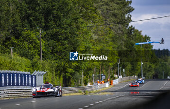 2023-06-11 - 08 BUEMI Sébastien (swi), HARTLEY Brendon (nzl), HIRAKAWA Ryo (jpn), Toyota Gazoo Racing, Toyota GR010 - Hybrid, action during the 24 Hours of Le Mans 2023 on the Circuit des 24 Heures du Mans from June 10 to 11, 2023 in Le Mans, France - AUTO - LE MANS 2023 - PART 2 - ENDURANCE - MOTORS