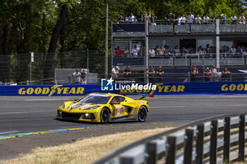 2023-06-11 - 33 KEATING Ben (usa), VARRONE Nicolas (arg), CATSBURG Nicky (nld), Corvette Racing, Chevrolet Corvette C8.R, action during the 24 Hours of Le Mans 2023 on the Circuit des 24 Heures du Mans from June 10 to 11, 2023 in Le Mans, France - AUTO - LE MANS 2023 - PART 2 - ENDURANCE - MOTORS