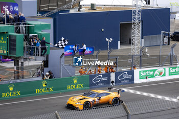 2023-06-11 - 25 AL HARTHT Ahmad (omn), DINAN Michael (usa), EASTWOOD Charlie (irl), ORT by TGG, Aston Martin Vantage AMR, action during the podium of the 24 Hours of Le Mans 2023 on the Circuit des 24 Heures du Mans on June 11, 2023 in Le Mans, France - AUTO - LE MANS 2023 - PODIUM - ENDURANCE - MOTORS