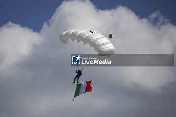 2023-06-11 - Italian flag, drapeau during the podium of the 24 Hours of Le Mans 2023 on the Circuit des 24 Heures du Mans on June 11, 2023 in Le Mans, France - AUTO - LE MANS 2023 - PODIUM - ENDURANCE - MOTORS