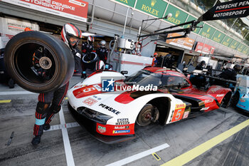 2023-07-07 - 05 CAMERON Dane (usa), CHRISTENSEN Michael (dnk), MAKOWIECKI Frédéric (fra), Porsche Penske Motorsport, Porsche 963, stand, pit lane, during the 6 Hours of Monza 2023, 3rd round of the 2023 FIA World Endurance Championship, from July 7 to 9, 2023 on the Autodrome Nazionale di Monza, in Monza, Italy - AUTO - FIA WEC - 6 HOURS OF MONZA 2023 - ENDURANCE - MOTORS