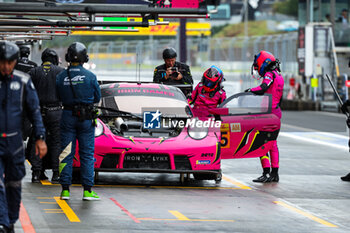 2023-09-08 - 85 BOVY Sarah (bel), GATTING Michelle (dnk), FREY Rahel (Swiss), Iron Dames, Porsche 911 RSR - 19, action pitstop during the 6 Hours of Fuji 2023, 6th round of the 2023 FIA World Endurance Championship, from September 7 to 10, 2023 on the Fuji Speedway, in Oyama, Japan - AUTO - FIA WEC - 6 HOURS OF FUJI 2023 - ENDURANCE - MOTORS