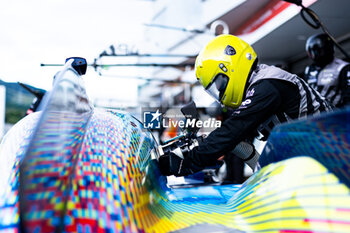 2023-09-08 - PEUGEOT TotalEnergies ambiance mechanic, mecanicien during the 6 Hours of Fuji 2023, 6th round of the 2023 FIA World Endurance Championship, from September 7 to 10, 2023 on the Fuji Speedway, in Oyama, Japan - AUTO - FIA WEC - 6 HOURS OF FUJI 2023 - ENDURANCE - MOTORS