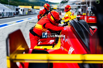 2023-09-08 - Ferrari AF Corse, Ferrari 499P, mechanic, mecanicien during the 6 Hours of Fuji 2023, 6th round of the 2023 FIA World Endurance Championship, from September 7 to 10, 2023 on the Fuji Speedway, in Oyama, Japan - AUTO - FIA WEC - 6 HOURS OF FUJI 2023 - ENDURANCE - MOTORS