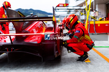 2023-09-08 - 50 FUOCO Antonio (ita), MOLINA Miguel (spa), NIELSEN Nicklas (dnk), Ferrari AF Corse, Ferrari 499P, mechanic, mecanicien during the 6 Hours of Fuji 2023, 6th round of the 2023 FIA World Endurance Championship, from September 7 to 10, 2023 on the Fuji Speedway, in Oyama, Japan - AUTO - FIA WEC - 6 HOURS OF FUJI 2023 - ENDURANCE - MOTORS