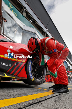2023-09-08 - mechanic, mecanicien,, AF Corse, Ferrari 488 GTE Evo, portrait, pitlane, during the 6 Hours of Fuji 2023, 6th round of the 2023 FIA World Endurance Championship, from September 7 to 10, 2023 on the Fuji Speedway, in Oyama, Japan - AUTO - FIA WEC - 6 HOURS OF FUJI 2023 - ENDURANCE - MOTORS