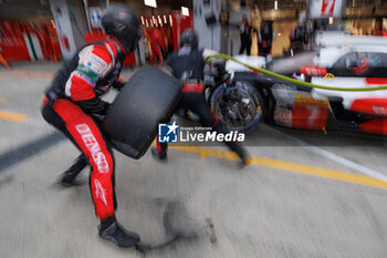 2023-09-08 - mechanic, mecanicien, michelin, tyres, pneus, Toyota Gazoo Racing, Toyota GR010 - Hybrid, during the 6 Hours of Fuji 2023, 6th round of the 2023 FIA World Endurance Championship, from September 7 to 10, 2023 on the Fuji Speedway, in Oyama, Japan - AUTO - FIA WEC - 6 HOURS OF FUJI 2023 - ENDURANCE - MOTORS