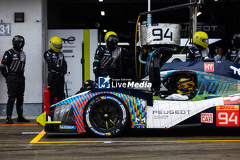 2023-09-09 - 94 DUVAL Loic (fra), MENEZES Gustavo (usa), VANDOORNE Stoffel (bel), Peugeot TotalEnergies, Peugeot 9x8, pitlane during the 6 Hours of Fuji 2023, 6th round of the 2023 FIA World Endurance Championship, from September 7 to 10, 2023 on the Fuji Speedway, in Oyama, Japan - AUTO - FIA WEC - 6 HOURS OF FUJI 2023 - ENDURANCE - MOTORS