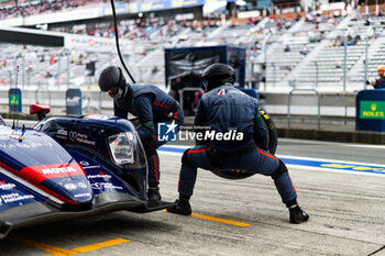 2023-09-10 - 22 LUBIN Frederick (gbr), HANSON Philip (gbr), ALBUQUERQUE Filipe (prt), United Autosports, Oreca 07 - Gibson, mechanic, mecanicien during the 6 Hours of Fuji 2023, 6th round of the 2023 FIA World Endurance Championship, from September 7 to 10, 2023 on the Fuji Speedway, in Oyama, Japan - AUTO - FIA WEC - 6 HOURS OF FUJI 2023 - ENDURANCE - MOTORS