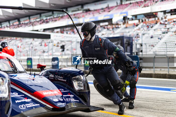 2023-09-10 - 22 LUBIN Frederick (gbr), HANSON Philip (gbr), ALBUQUERQUE Filipe (prt), United Autosports, Oreca 07 - Gibson, mechanic, mecanicien during the 6 Hours of Fuji 2023, 6th round of the 2023 FIA World Endurance Championship, from September 7 to 10, 2023 on the Fuji Speedway, in Oyama, Japan - AUTO - FIA WEC - 6 HOURS OF FUJI 2023 - ENDURANCE - MOTORS