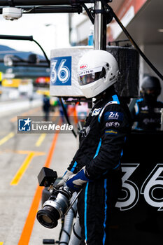 2023-09-10 - ALPINE Elf Team ambiance mechanic, mecanicien during the 6 Hours of Fuji 2023, 6th round of the 2023 FIA World Endurance Championship, from September 7 to 10, 2023 on the Fuji Speedway, in Oyama, Japan - AUTO - FIA WEC - 6 HOURS OF FUJI 2023 - ENDURANCE - MOTORS