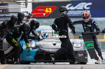 2023-09-10 - 77 RIED Christien (ger), PEDERSEN Mikkel (dnk), ANDLAUER Julien (fra), Dempsey-Proton Racing, Porsche 911 RSR - 19, pitlane during the 6 Hours of Fuji 2023, 6th round of the 2023 FIA World Endurance Championship, from September 7 to 10, 2023 on the Fuji Speedway, in Oyama, Japan - AUTO - FIA WEC - 6 HOURS OF FUJI 2023 - ENDURANCE - MOTORS