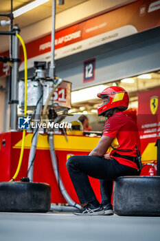 2023-11-01 - mechanic, mecanicien during the Bapco Energies WEC 8 Hours of Bahrain 2023, 7th round of the 2023 FIA World Endurance Championship, from November 1 to 4, 2023 on the Bahrain International Circuit, in Sakhir, Bahrain - AUTO - FIA WEC - 8 HOURS OF BAHRAIN 2023 - ENDURANCE - MOTORS