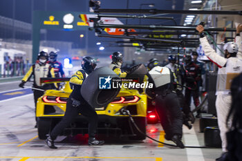 2023-11-02 - 33 KEATING Ben (usa), VARRONE Nicolas (arg), CATSBURG Nicky (nld), Corvette Racing, Chevrolet Corvette C8.R, pit stop during the Bapco Energies WEC 8 Hours of Bahrain 2023, 7th round of the 2023 FIA World Endurance Championship, from November 1 to 4, 2023 on the Bahrain International Circuit, in Sakhir, Bahrain - AUTO - FIA WEC - 8 HOURS OF BAHRAIN 2023 - ENDURANCE - MOTORS
