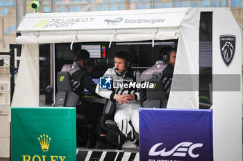 2023-11-02 - DI RESTA Paul (fra), Peugeot TotalEnergies, Peugeot 9x8, portrait during the Bapco Energies WEC 8 Hours of Bahrain 2023, 7th round of the 2023 FIA World Endurance Championship, from November 1 to 4, 2023 on the Bahrain International Circuit, in Sakhir, Bahrain - AUTO - FIA WEC - 8 HOURS OF BAHRAIN 2023 - ENDURANCE - MOTORS