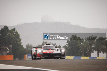 2023-11-02 - 07 CONWAY Mike (gbr), KOBAYASHI Kamui (jpn), LOPEZ José Maria (arg), Toyota Gazoo Racing, Toyota GR010 - Hybrid, action during the Bapco Energies WEC 8 Hours of Bahrain 2023, 7th round of the 2023 FIA World Endurance Championship, from November 1 to 4, 2023 on the Bahrain International Circuit, in Sakhir, Bahrain - AUTO - FIA WEC - 8 HOURS OF BAHRAIN 2023 - ENDURANCE - MOTORS