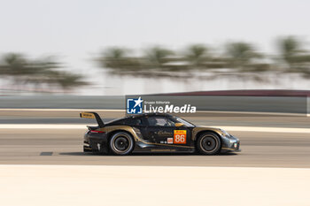 2023-11-03 - 86 WAINWRIGHT Michael (gbr), PERA Riccardo (ita), BARKER Benjamin (gbr), GR Racing, Porsche 911 RSR - 19, action during the Bapco Energies WEC 8 Hours of Bahrain 2023, 7th round of the 2023 FIA World Endurance Championship, from November 1 to 4, 2023 on the Bahrain International Circuit, in Sakhir, Bahrain - AUTO - FIA WEC - 8 HOURS OF BAHRAIN 2023 - ENDURANCE - MOTORS