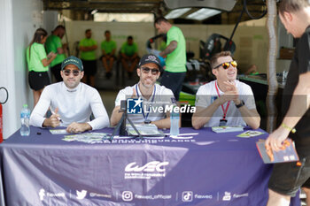 2023-11-04 - 04 VAUTIER Tristan (fra), GUERRIERI Esteban (arg), BRISCOE Ryan (usa), Flyod Vanwall Racing Team, Vanwall Vandervell 680, AUTOGRAPH SESSION during the Bapco Energies WEC 8 Hours of Bahrain 2023, 7th round of the 2023 FIA World Endurance Championship, from November 1 to 4, 2023 on the Bahrain International Circuit, in Sakhir, Bahrain - AUTO - FIA WEC - 8 HOURS OF BAHRAIN 2023 - ENDURANCE - MOTORS