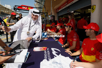 2023-11-04 - GIOVINAZZI Antonio (ita), Ferrari AF Corse, Ferrari 499P, portrait, AUTOGRAPH SESSION during the Bapco Energies WEC 8 Hours of Bahrain 2023, 7th round of the 2023 FIA World Endurance Championship, from November 1 to 4, 2023 on the Bahrain International Circuit, in Sakhir, Bahrain - AUTO - FIA WEC - 8 HOURS OF BAHRAIN 2023 - ENDURANCE - MOTORS