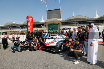 2023-11-04 - Toyota Gazoo Racing, Toyota GR010 - Hybrid, ambiance, starting grid, grille de depart during the Bapco Energies WEC 8 Hours of Bahrain 2023, 7th round of the 2023 FIA World Endurance Championship, from November 1 to 4, 2023 on the Bahrain International Circuit, in Sakhir, Bahrain - AUTO - FIA WEC - 8 HOURS OF BAHRAIN 2023 - ENDURANCE - MOTORS