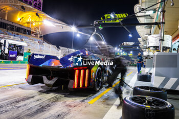 2023-11-04 - pitstop 93 DI RESTA Paul (fra), JENSEN Mikkel (dnk), VERGNE Jean-Eric (fra), Peugeot TotalEnergies, Peugeot 9x8, action during the Bapco Energies WEC 8 Hours of Bahrain 2023, 7th round of the 2023 FIA World Endurance Championship, from November 1 to 4, 2023 on the Bahrain International Circuit, in Sakhir, Bahrain - AUTO - FIA WEC - 8 HOURS OF BAHRAIN 2023 - ENDURANCE - MOTORS