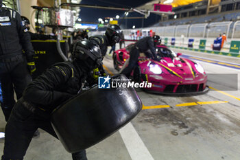 2023-11-04 - 85 BOVY Sarah (bel), GATTING Michelle (dnk), FREY Rahel (swi), Iron Dames, Porsche 911 RSR - 19, pit stop during the Bapco Energies WEC 8 Hours of Bahrain 2023, 7th round of the 2023 FIA World Endurance Championship, from November 1 to 4, 2023 on the Bahrain International Circuit, in Sakhir, Bahrain - AUTO - FIA WEC - 8 HOURS OF BAHRAIN 2023 - ENDURANCE - MOTORS