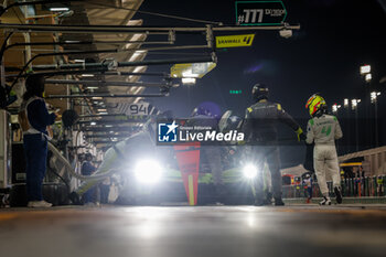 2023-11-04 - 04 VAUTIER Tristan (fra), GUERRIERI Esteban (arg), BRISCOE Ryan (usa), Flyod Vanwall Racing Team, Vanwall Vandervell 680, pitlane during the Bapco Energies WEC 8 Hours of Bahrain 2023, 7th round of the 2023 FIA World Endurance Championship, from November 1 to 4, 2023 on the Bahrain International Circuit, in Sakhir, Bahrain - AUTO - FIA WEC - 8 HOURS OF BAHRAIN 2023 - ENDURANCE - MOTORS