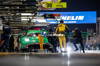 2023-11-04 - 56 HYET PJ (usa), JEANNEATTE Gunnar (usa), CAIROLI Matteo (ia), Project 1 - AO, Porsche 911 RSR - 19, pitlane during the Bapco Energies WEC 8 Hours of Bahrain 2023, 7th round of the 2023 FIA World Endurance Championship, from November 1 to 4, 2023 on the Bahrain International Circuit, in Sakhir, Bahrain - AUTO - FIA WEC - 8 HOURS OF BAHRAIN 2023 - ENDURANCE - MOTORS