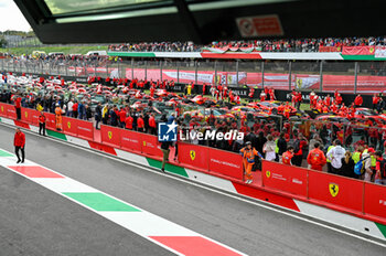 2023-10-28 - Ferrari PIt for team photo lined up - FERRARI WORLD FINALS 2023 - FERRARI CHALLENGE - MOTORS