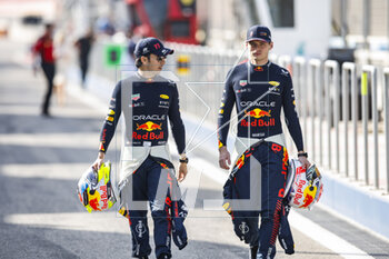 2023-02-23 - PEREZ Sergio (mex), Red Bull Racing RB19, portrait with VERSTAPPEN Max (ned) during the Formula 1 Armco pre-season testing 2023 of the 2023 FIA Formula One World Championship from February 23 to 25, 2023 on the Bahrain International Circuit, in Sakhir, Bahrain - F1 - PRE-SEASON TESTING 2023 - BAHRAIN - FORMULA 1 - MOTORS