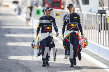 2023-02-23 - PEREZ Sergio (mex), Red Bull Racing RB19, portrait with VERSTAPPEN Max (ned) during the Formula 1 Armco pre-season testing 2023 of the 2023 FIA Formula One World Championship from February 23 to 25, 2023 on the Bahrain International Circuit, in Sakhir, Bahrain - F1 - PRE-SEASON TESTING 2023 - BAHRAIN - FORMULA 1 - MOTORS