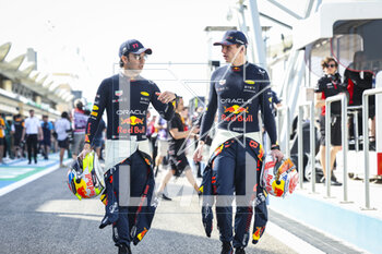 2023-02-23 - PEREZ Sergio (mex), Red Bull Racing RB19, portrait with VERSTAPPEN Max (ned), Red Bull Racing RB19 during the Formula 1 Armco pre-season testing 2023 of the 2023 FIA Formula One World Championship from February 23 to 25, 2023 on the Bahrain International Circuit, in Sakhir, Bahrain - F1 - PRE-SEASON TESTING 2023 - BAHRAIN - FORMULA 1 - MOTORS