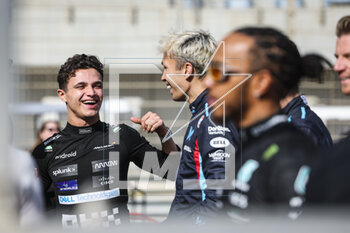 2023-02-23 - NORRIS Lando (gbr), McLaren F1 Team MCL60, portrait with ALBON Alexander (tha), Williams Racing FW45 during the Formula 1 Armco pre-season testing 2023 of the 2023 FIA Formula One World Championship from February 23 to 25, 2023 on the Bahrain International Circuit, in Sakhir, Bahrain - F1 - PRE-SEASON TESTING 2023 - BAHRAIN - FORMULA 1 - MOTORS