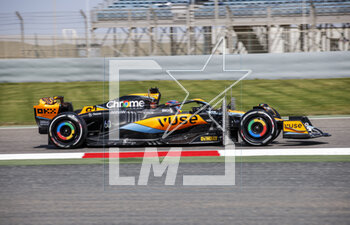 2023-02-23 - 81 PIASTRI Oscar (aus), McLaren F1 Team MCL60, action during the Formula 1 Armco pre-season testing 2023 of the 2023 FIA Formula One World Championship from February 23 to 25, 2023 on the Bahrain International Circuit, in Sakhir, Bahrain - F1 - PRE-SEASON TESTING 2023 - BAHRAIN - FORMULA 1 - MOTORS