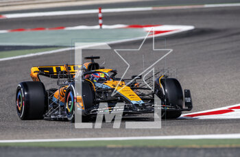2023-02-23 - 81 PIASTRI Oscar (aus), McLaren F1 Team MCL60, action during the Formula 1 Armco pre-season testing 2023 of the 2023 FIA Formula One World Championship from February 23 to 25, 2023 on the Bahrain International Circuit, in Sakhir, Bahrain - F1 - PRE-SEASON TESTING 2023 - BAHRAIN - FORMULA 1 - MOTORS