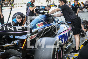 2023-02-23 - 10 GASLY Pierre (fra), Alpine F1 Team A523, action, pit stop during the Formula 1 Armco pre-season testing 2023 of the 2023 FIA Formula One World Championship from February 23 to 25, 2023 on the Bahrain International Circuit, in Sakhir, Bahrain - F1 - PRE-SEASON TESTING 2023 - BAHRAIN - FORMULA 1 - MOTORS