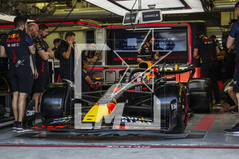 2023-02-23 - 01 VERSTAPPEN Max (nld), Red Bull Racing RB19, action, box during the Formula 1 Armco pre-season testing 2023 of the 2023 FIA Formula One World Championship from February 23 to 25, 2023 on the Bahrain International Circuit, in Sakhir, Bahrain - F1 - PRE-SEASON TESTING 2023 - BAHRAIN - FORMULA 1 - MOTORS