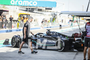 2023-02-23 - 63 RUSSELL George (gbr), Mercedes AMG F1 Team W14, action, pitlane, during the Formula 1 Armco pre-season testing 2023 of the 2023 FIA Formula One World Championship from February 23 to 25, 2023 on the Bahrain International Circuit, in Sakhir, Bahrain - F1 - PRE-SEASON TESTING 2023 - BAHRAIN - FORMULA 1 - MOTORS