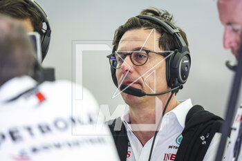 2023-02-23 - WOLFF Toto (aut), Team Principal & CEO of Mercedes AMG F1 Team, portrait during the Formula 1 Armco pre-season testing 2023 of the 2023 FIA Formula One World Championship from February 23 to 25, 2023 on the Bahrain International Circuit, in Sakhir, Bahrain - F1 - PRE-SEASON TESTING 2023 - BAHRAIN - FORMULA 1 - MOTORS