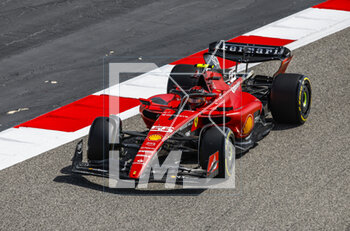 2023-02-23 - 55 SAINZ Carlos (spa), Scuderia Ferrari SF-23, action during the Formula 1 Armco pre-season testing 2023 of the 2023 FIA Formula One World Championship from February 23 to 25, 2023 on the Bahrain International Circuit, in Sakhir, Bahrain - F1 - PRE-SEASON TESTING 2023 - BAHRAIN - FORMULA 1 - MOTORS