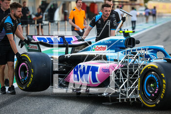 2023-02-23 - Technical details of the sidepod, suspensions and engine cover of the Alpine F1 Team A523, during the Formula 1 Armco pre-season testing 2023 of the 2023 FIA Formula One World Championship from February 23 to 25, 2023 on the Bahrain International Circuit, in Sakhir, Bahrain - F1 - PRE-SEASON TESTING 2023 - BAHRAIN - FORMULA 1 - MOTORS