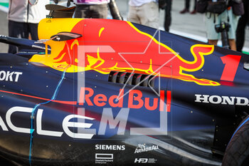 2023-02-23 - Technical details of the sidepod and engine cover and rear suspension of the Red Bull Racing RB19, during the Formula 1 Armco pre-season testing 2023 of the 2023 FIA Formula One World Championship from February 23 to 25, 2023 on the Bahrain International Circuit, in Sakhir, Bahrain - F1 - PRE-SEASON TESTING 2023 - BAHRAIN - FORMULA 1 - MOTORS
