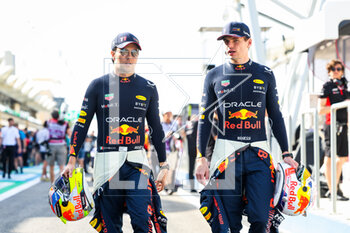 2023-02-23 - PEREZ Sergio (mex), Red Bull Racing RB19, VERSTAPPEN Max (ned), Red Bull Racing RB19, portrait during the Formula 1 Armco pre-season testing 2023 of the 2023 FIA Formula One World Championship from February 23 to 25, 2023 on the Bahrain International Circuit, in Sakhir, Bahrain - F1 - PRE-SEASON TESTING 2023 - BAHRAIN - FORMULA 1 - MOTORS