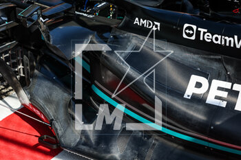 2023-02-23 - Technical details of the rear of the Mercedes AMG F1 Team W14, sided and mirror during the Formula 1 Armco pre-season testing 2023 of the 2023 FIA Formula One World Championship from February 23 to 25, 2023 on the Bahrain International Circuit, in Sakhir, Bahrain - F1 - PRE-SEASON TESTING 2023 - BAHRAIN - FORMULA 1 - MOTORS