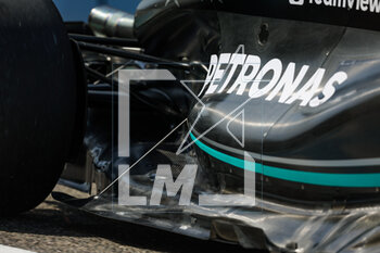 2023-02-23 - Mercedes AMG F1 Team W14, mechanical detail of the floor, sidepod and engine cover during the Formula 1 Armco pre-season testing 2023 of the 2023 FIA Formula One World Championship from February 23 to 25, 2023 on the Bahrain International Circuit, in Sakhir, Bahrain - F1 - PRE-SEASON TESTING 2023 - BAHRAIN - FORMULA 1 - MOTORS