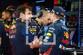 2023-02-23 - WACHE Pierre, Technical Director of Red Bull Racing, and VERSTAPPEN Max (ned), Red Bull Racing RB19, portrait during the Formula 1 Armco pre-season testing 2023 of the 2023 FIA Formula One World Championship from February 23 to 25, 2023 on the Bahrain International Circuit, in Sakhir, Bahrain - F1 - PRE-SEASON TESTING 2023 - BAHRAIN - FORMULA 1 - MOTORS