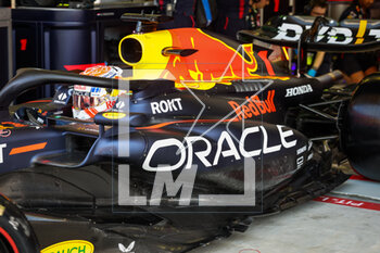 2023-02-23 - Red Bull Racing RB19, mechanical detail of the sidepod, floor and engine cover during the Formula 1 Armco pre-season testing 2023 of the 2023 FIA Formula One World Championship from February 23 to 25, 2023 on the Bahrain International Circuit, in Sakhir, Bahrain - F1 - PRE-SEASON TESTING 2023 - BAHRAIN - FORMULA 1 - MOTORS